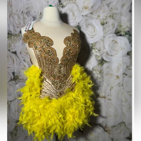 Customs dress - Picture 1 of 5